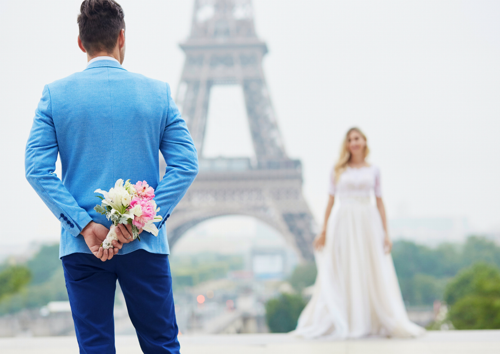 Honeymoon in Paris Flying Dress Photoshoot: The Ultimate Romantic Experience