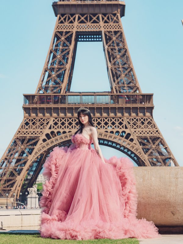 Ensaio com Vestido Froufrou de Babados em Paris